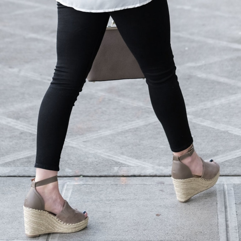 STEVE MADDEN Taupe Espadrille Wedge Sandals Sz 10 EUC - Picture 2 of 2